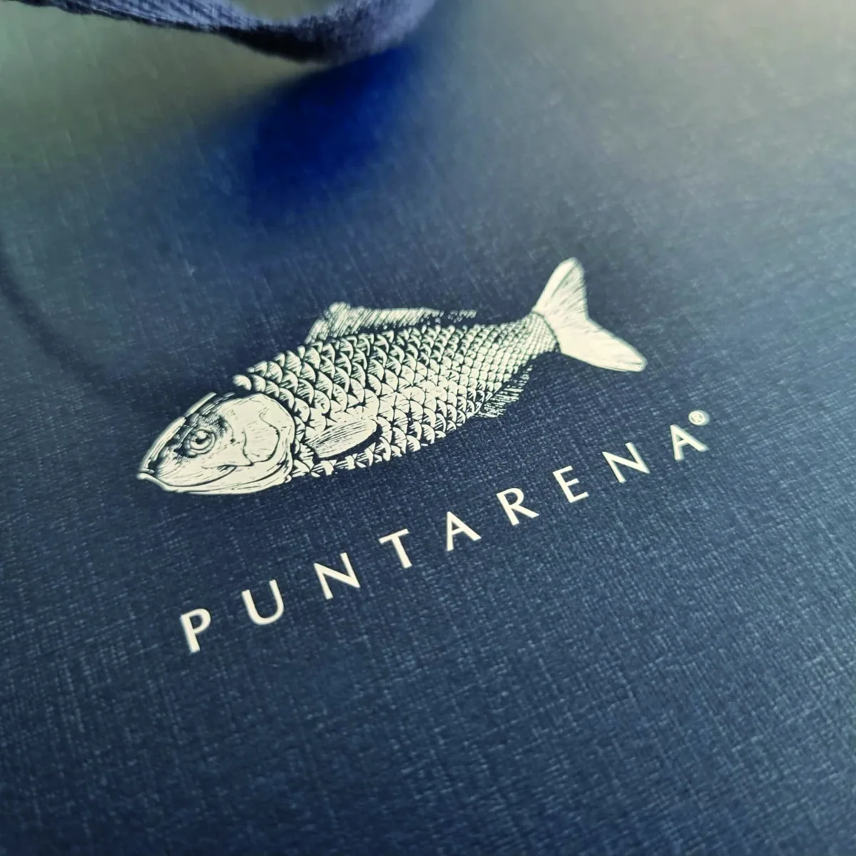 Carpeta Puntarena con relieve de pez